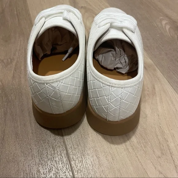 White Sneakers size 7 - Picture 7 of 8